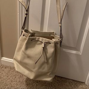 Banana republic ivory bucket bag